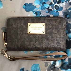 Michael Kors wristlet